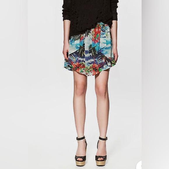 Zara Dresses & Skirts - ZARA Basic Tropical Print Skirt size 5 juniors